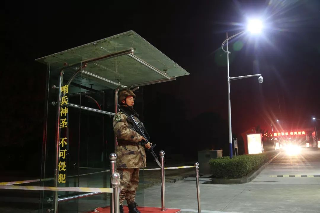 部队站岗执勤，职责与荣耀