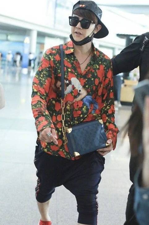 男士花衬衣，时尚魅力的完美诠释