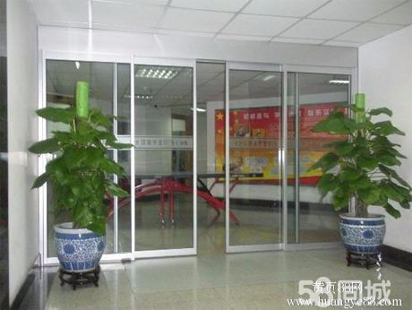北京玻璃门维修，专业解决玻璃门问题的全方位服务