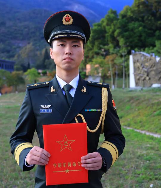 上尉待遇，军人职业中的荣誉与责任并重