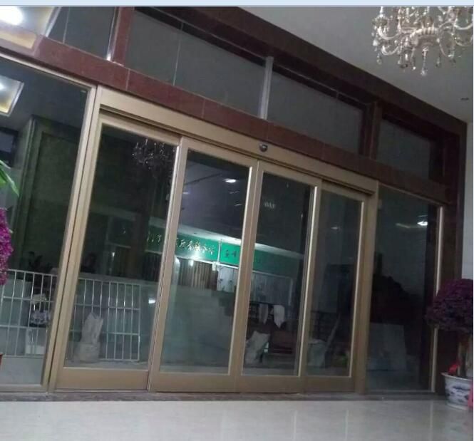 紧急疏散逃生自动门，现代建筑安全的守护者