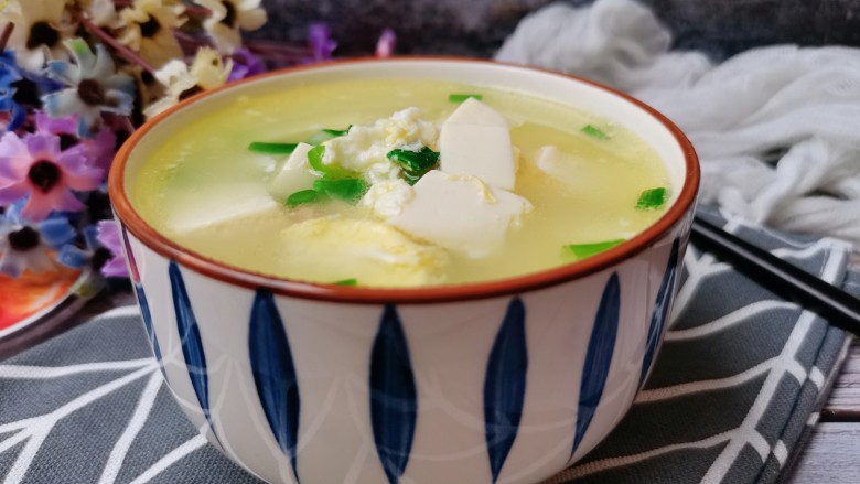 豆腐蛋花汤，一道家常美味汤品的制作教程