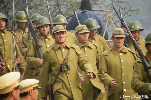 揭秘历史中的独特风采，55年伞兵服