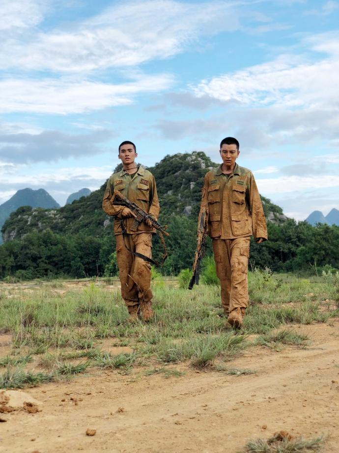 飞行员到伞兵队，职业转变的挑战与机遇
