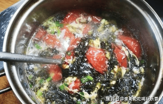 西红柿蛋花紫菜汤，一道美味与健康并存的佳肴