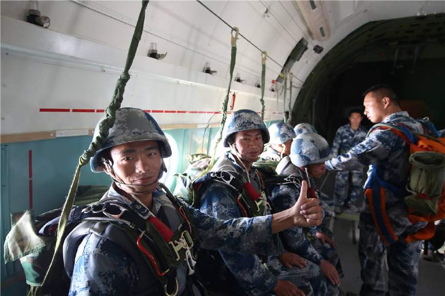 伞兵救援队，无畏风雨，守护生命的勇者