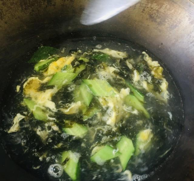 黄瓜紫菜蛋花汤，美味与热量控制的完美结合